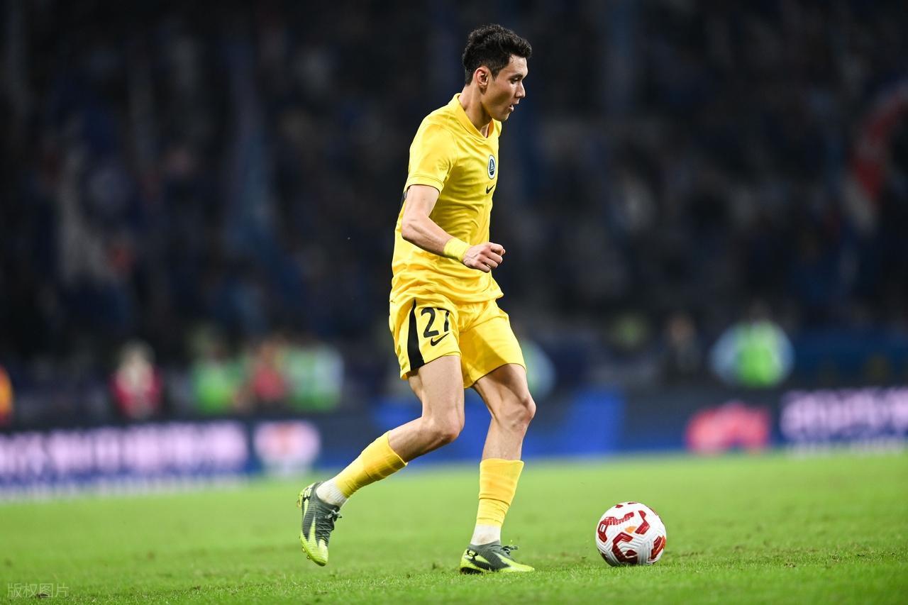 博鱼体育官方网站-作为前锋不进球，为什么拜合拉木却能够在俱乐部和国家队踢主力？